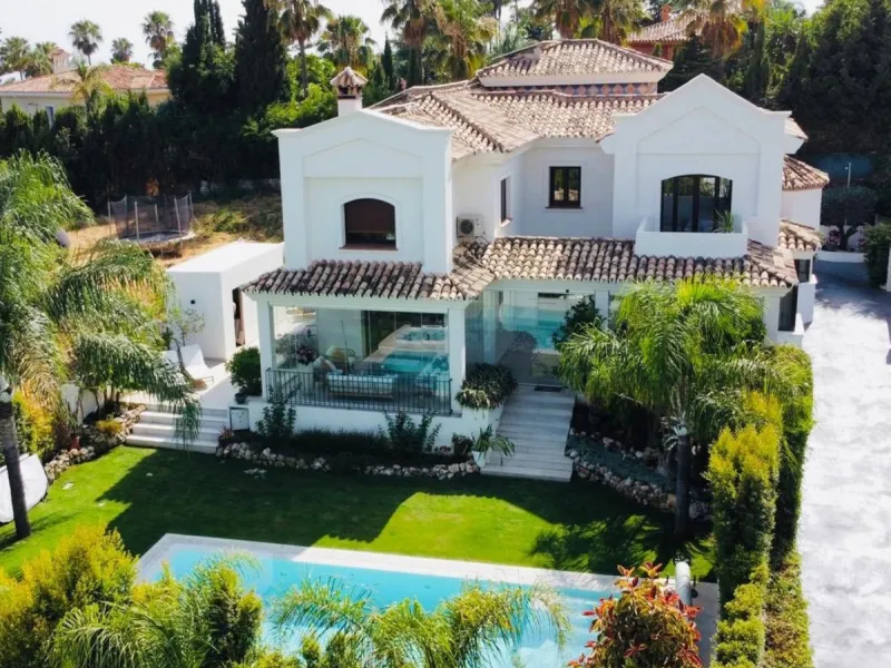 Recently Refurbished Villa from Scratch with Heated Pool and Sea Views in Ultra Central Marbella Location.