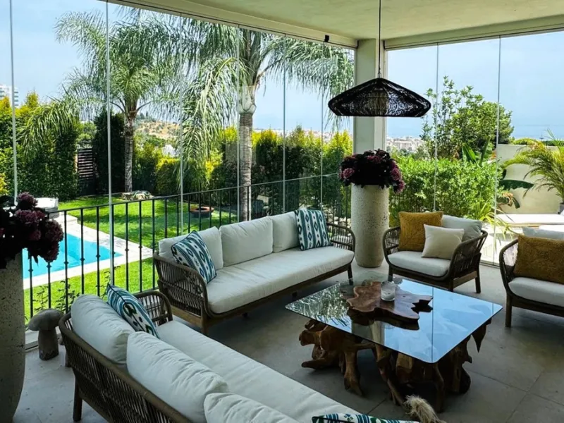Recently Refurbished Villa from Scratch with Heated Pool and Sea Views in Ultra Central Marbella Location.