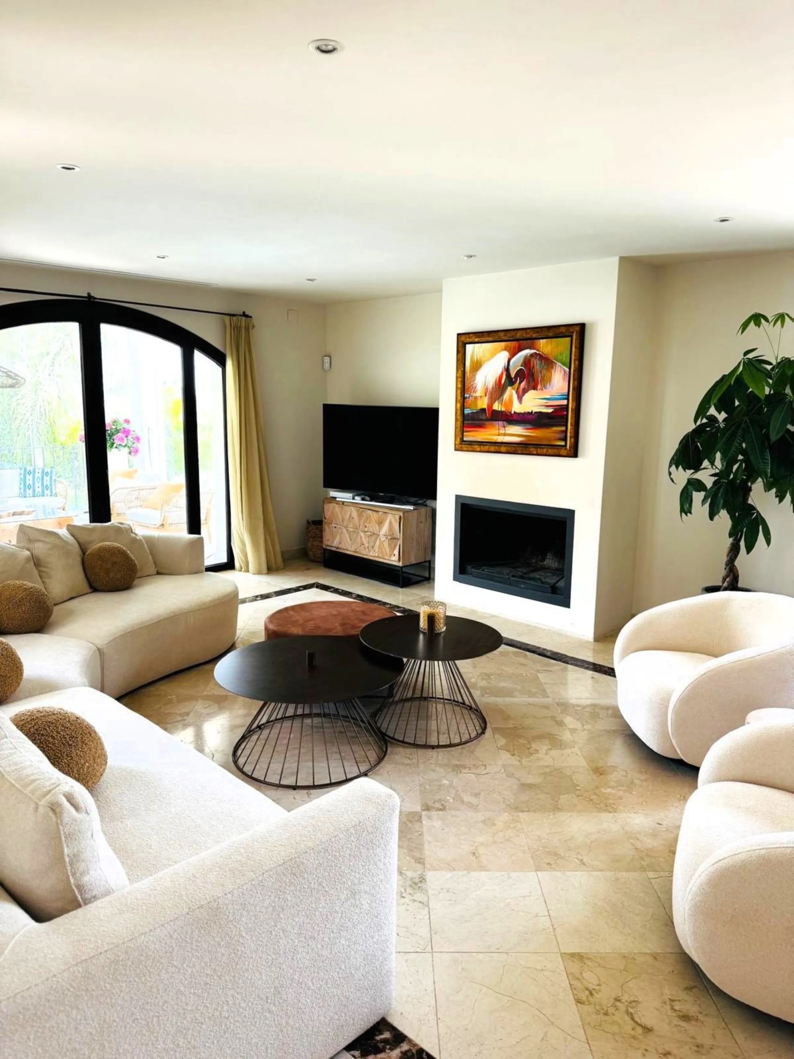 Recently Refurbished Villa from Scratch with Heated Pool and Sea Views in Ultra Central Marbella Location.