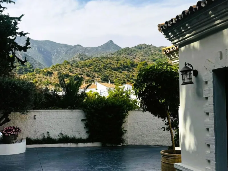 Recently Refurbished Villa from Scratch with Heated Pool and Sea Views in Ultra Central Marbella Location.