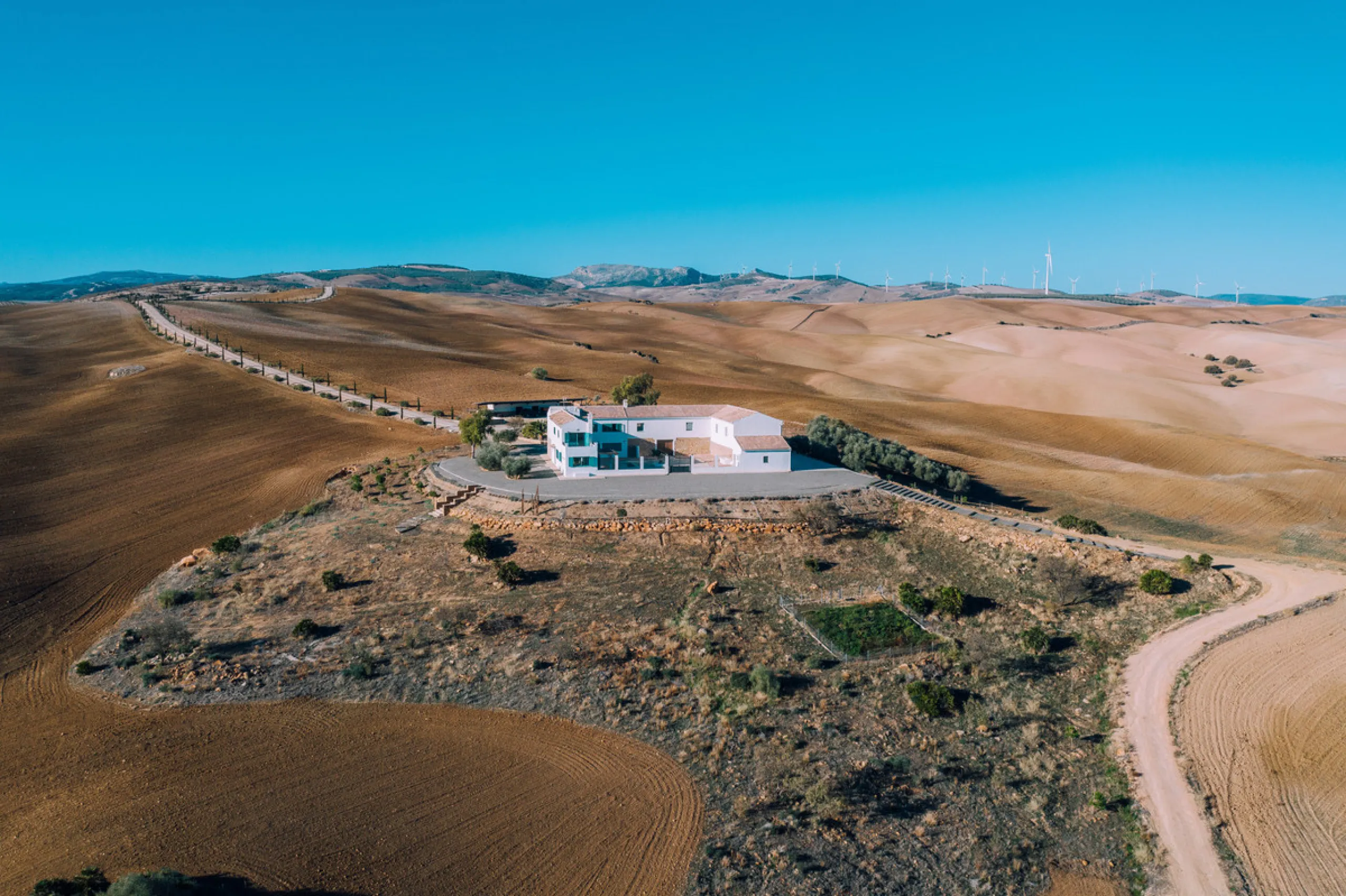 Set on a vast 270,000 m² estate near Ardales and the popular Caminito del Rey, this stunning cortijo blends recent renovations with preserved traditional features—thick stone walls, wooden beams, and classic doors—offering comfort without compromising cha