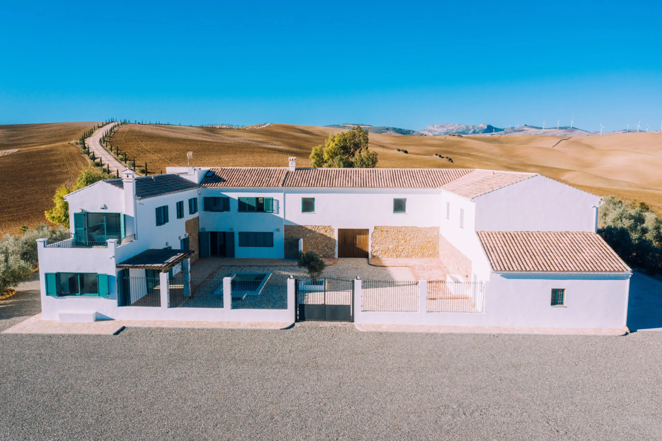 Set on a vast 270,000 m² estate near Ardales and the popular Caminito del Rey, this stunning cortijo blends recent renovations with preserved traditional features—thick stone walls, wooden beams, and classic doors—offering comfort without compromising cha