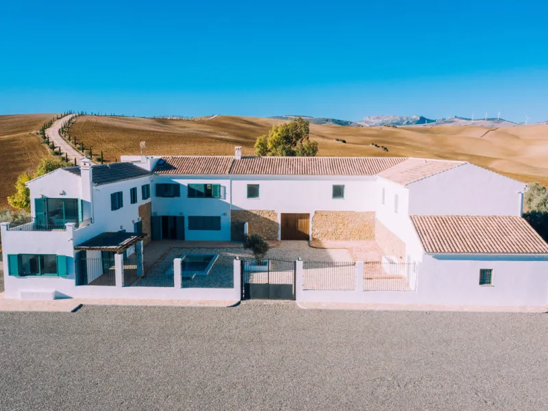 Set on a vast 270,000 m² estate near Ardales and the popular Caminito del Rey, this stunning cortijo blends recent renovations with preserved traditional features—thick stone walls, wooden beams, and classic doors—offering comfort without compromising cha