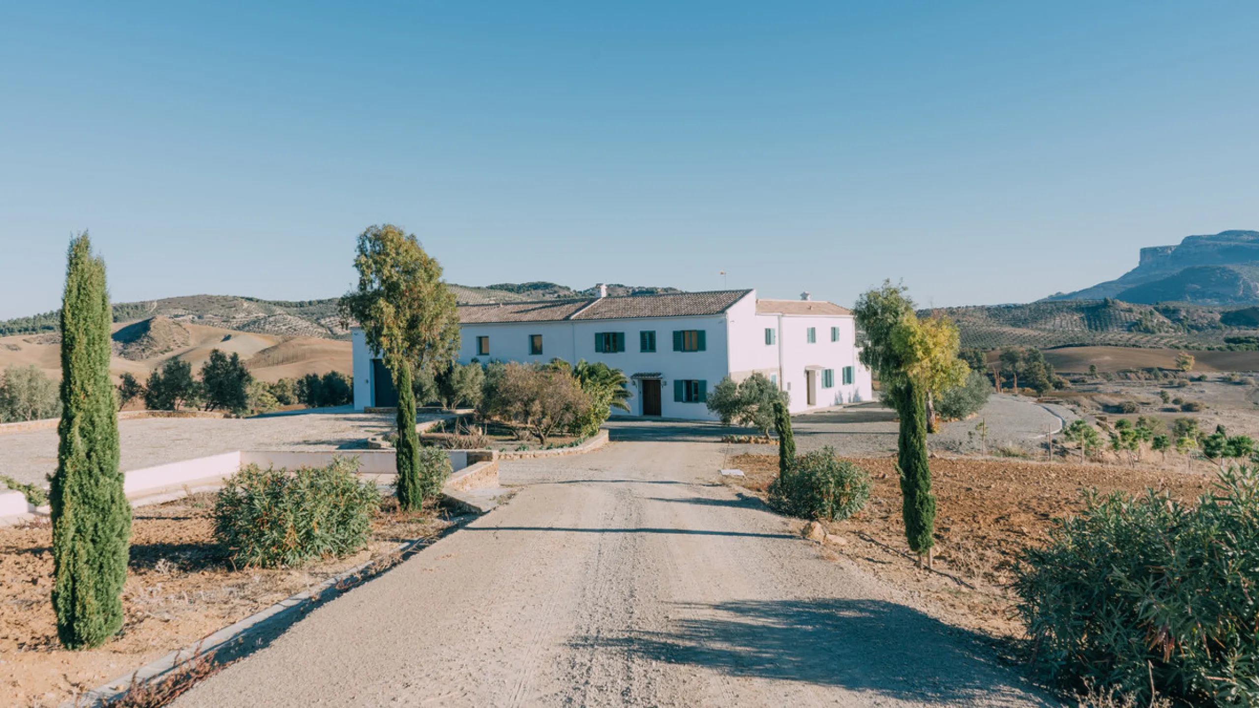 Set on a vast 270,000 m² estate near Ardales and the popular Caminito del Rey, this stunning cortijo blends recent renovations with preserved traditional features—thick stone walls, wooden beams, and classic doors—offering comfort without compromising cha