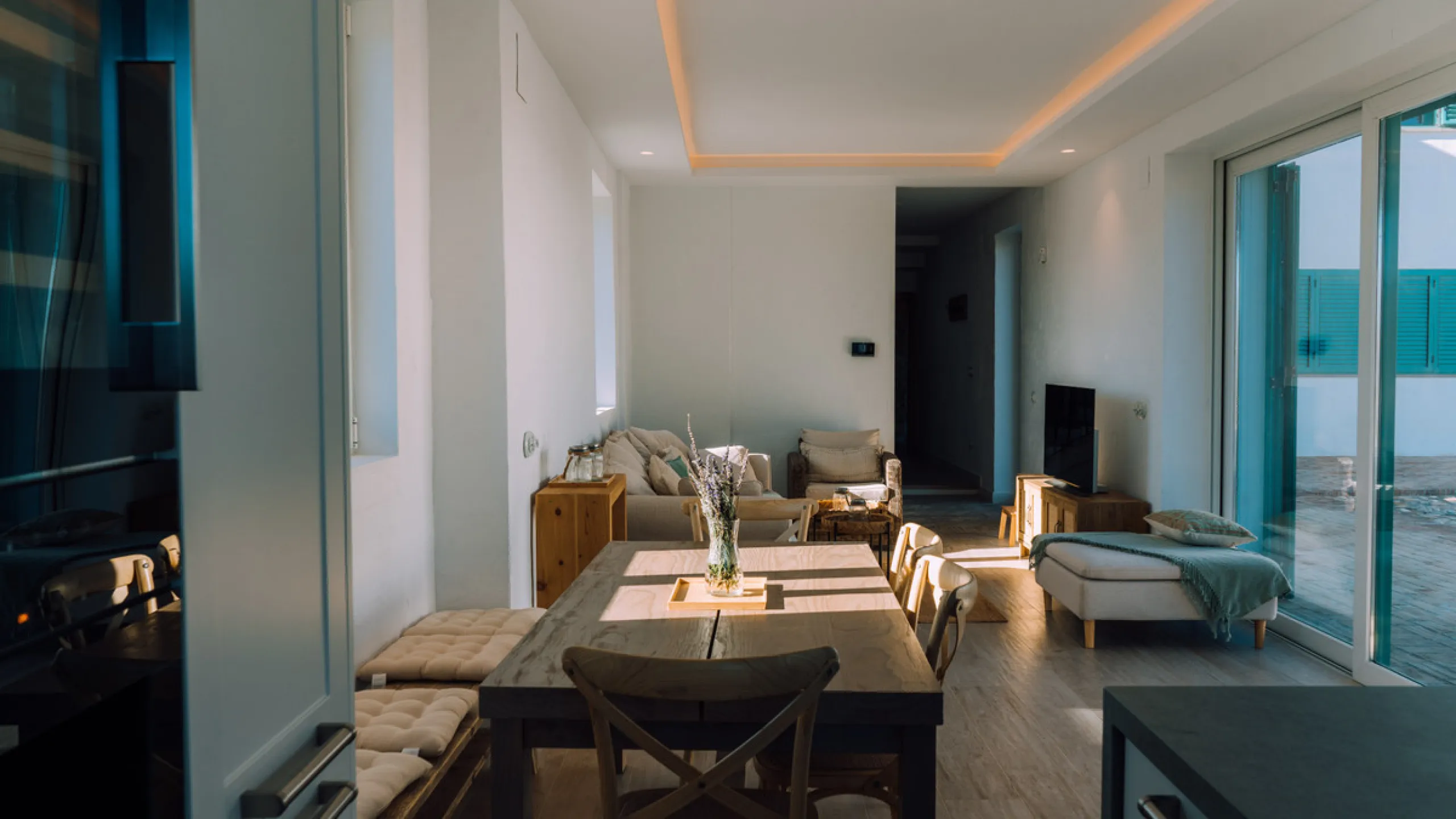 Set on a vast 270,000 m² estate near Ardales and the popular Caminito del Rey, this stunning cortijo blends recent renovations with preserved traditional features—thick stone walls, wooden beams, and classic doors—offering comfort without compromising cha