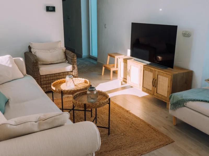 Set on a vast 270,000 m² estate near Ardales and the popular Caminito del Rey, this stunning cortijo blends recent renovations with preserved traditional features—thick stone walls, wooden beams, and classic doors—offering comfort without compromising cha