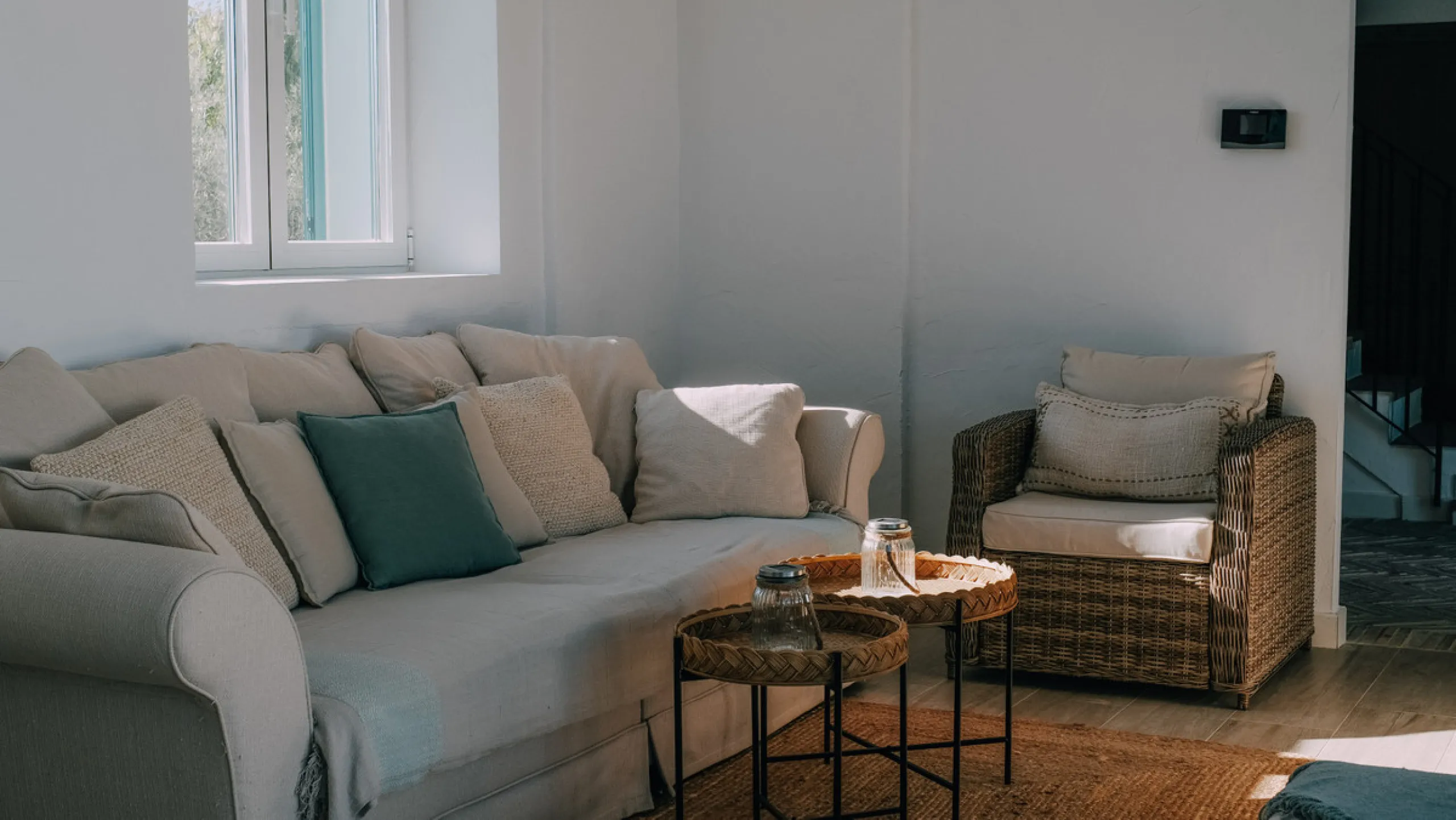 Set on a vast 270,000 m² estate near Ardales and the popular Caminito del Rey, this stunning cortijo blends recent renovations with preserved traditional features—thick stone walls, wooden beams, and classic doors—offering comfort without compromising cha