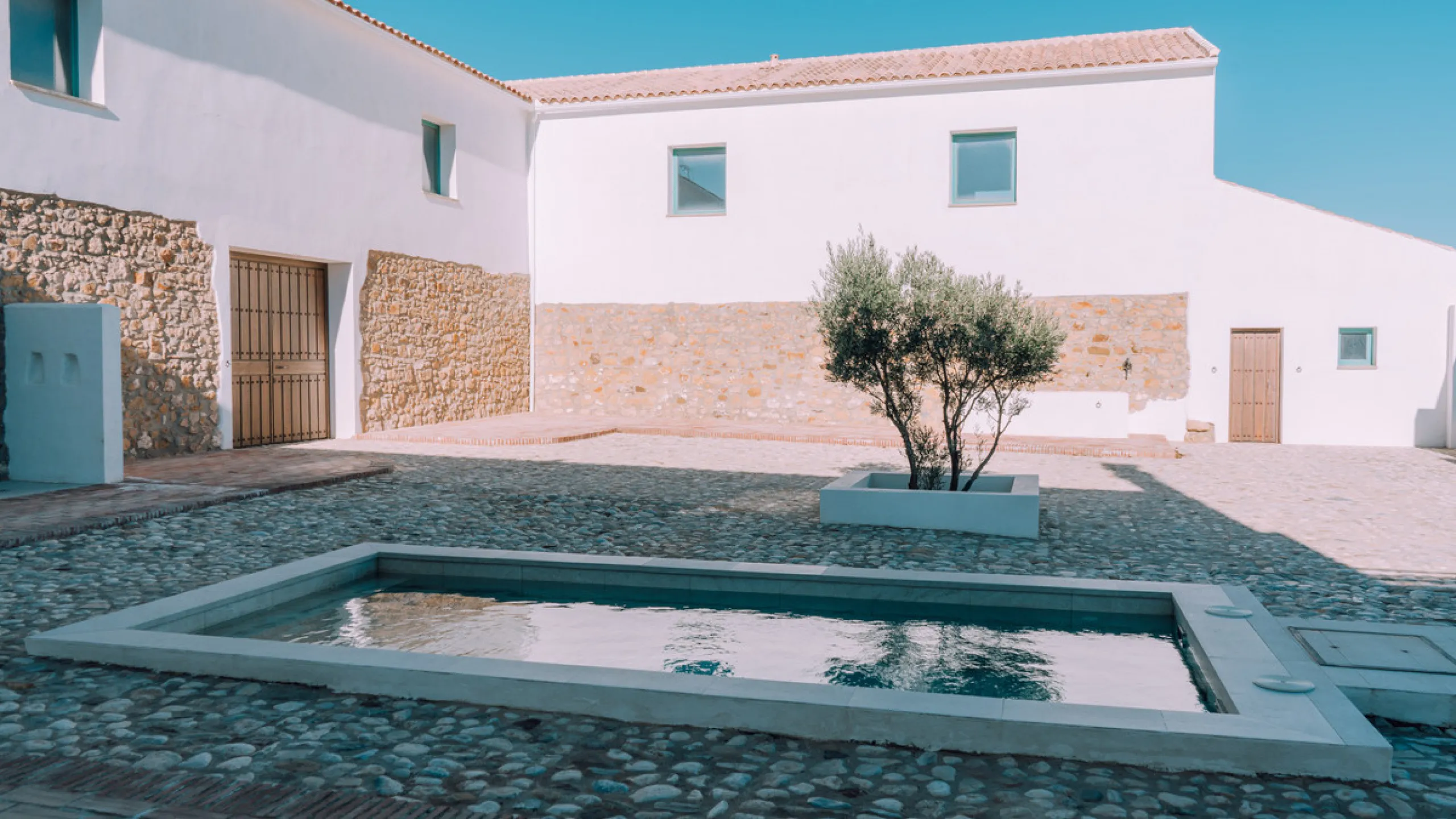 Set on a vast 270,000 m² estate near Ardales and the popular Caminito del Rey, this stunning cortijo blends recent renovations with preserved traditional features—thick stone walls, wooden beams, and classic doors—offering comfort without compromising cha