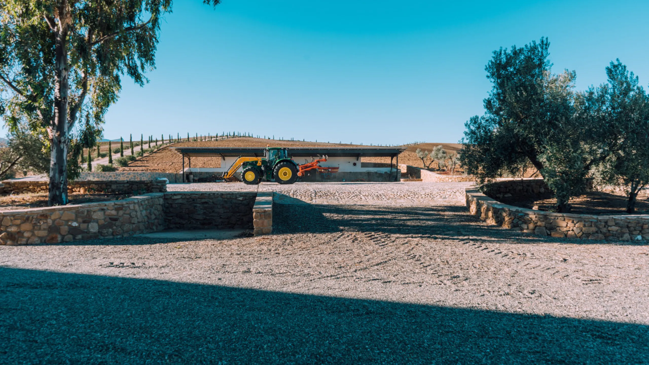 Set on a vast 270,000 m² estate near Ardales and the popular Caminito del Rey, this stunning cortijo blends recent renovations with preserved traditional features—thick stone walls, wooden beams, and classic doors—offering comfort without compromising cha