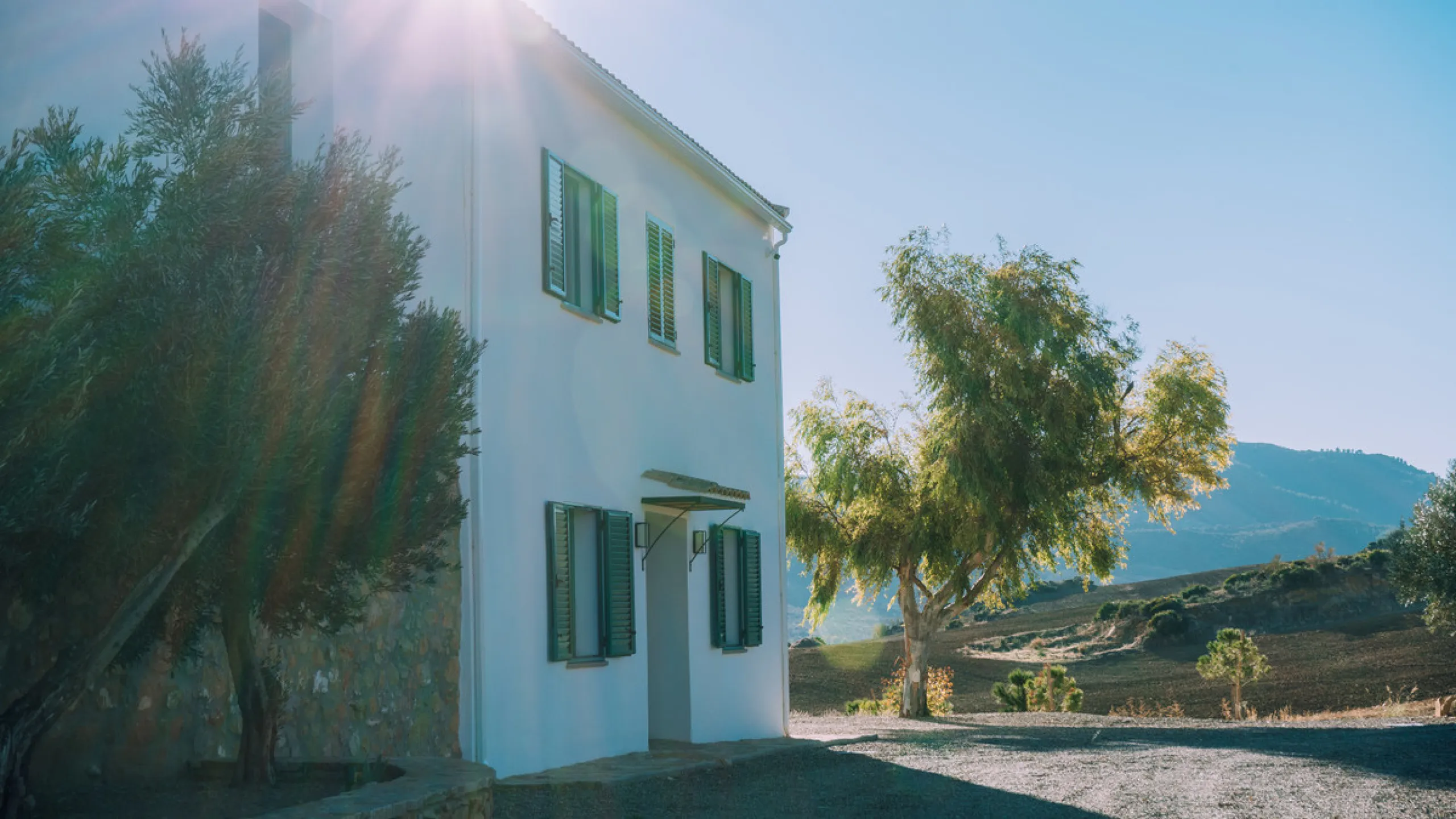 Set on a vast 270,000 m² estate near Ardales and the popular Caminito del Rey, this stunning cortijo blends recent renovations with preserved traditional features—thick stone walls, wooden beams, and classic doors—offering comfort without compromising cha