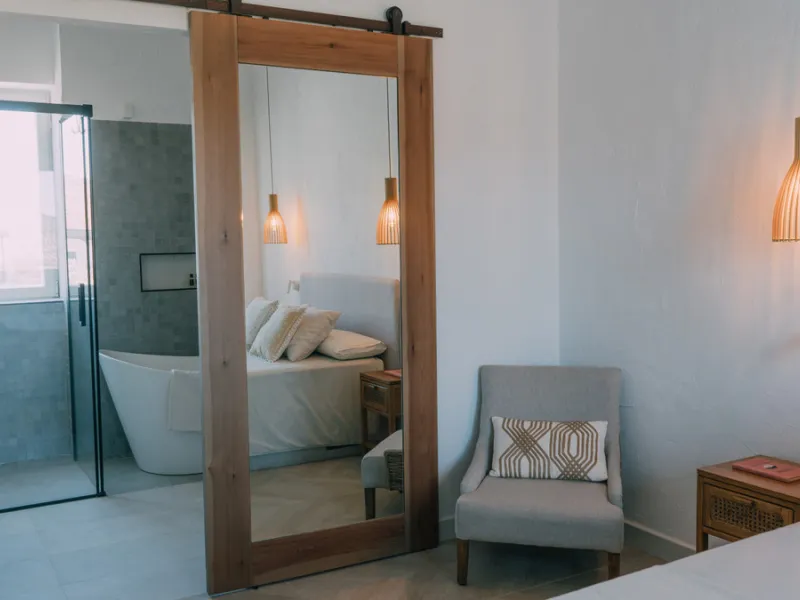 Set on a vast 270,000 m² estate near Ardales and the popular Caminito del Rey, this stunning cortijo blends recent renovations with preserved traditional features—thick stone walls, wooden beams, and classic doors—offering comfort without compromising cha