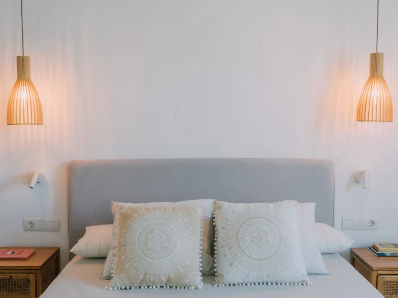 Set on a vast 270,000 m² estate near Ardales and the popular Caminito del Rey, this stunning cortijo blends recent renovations with preserved traditional features—thick stone walls, wooden beams, and classic doors—offering comfort without compromising cha
