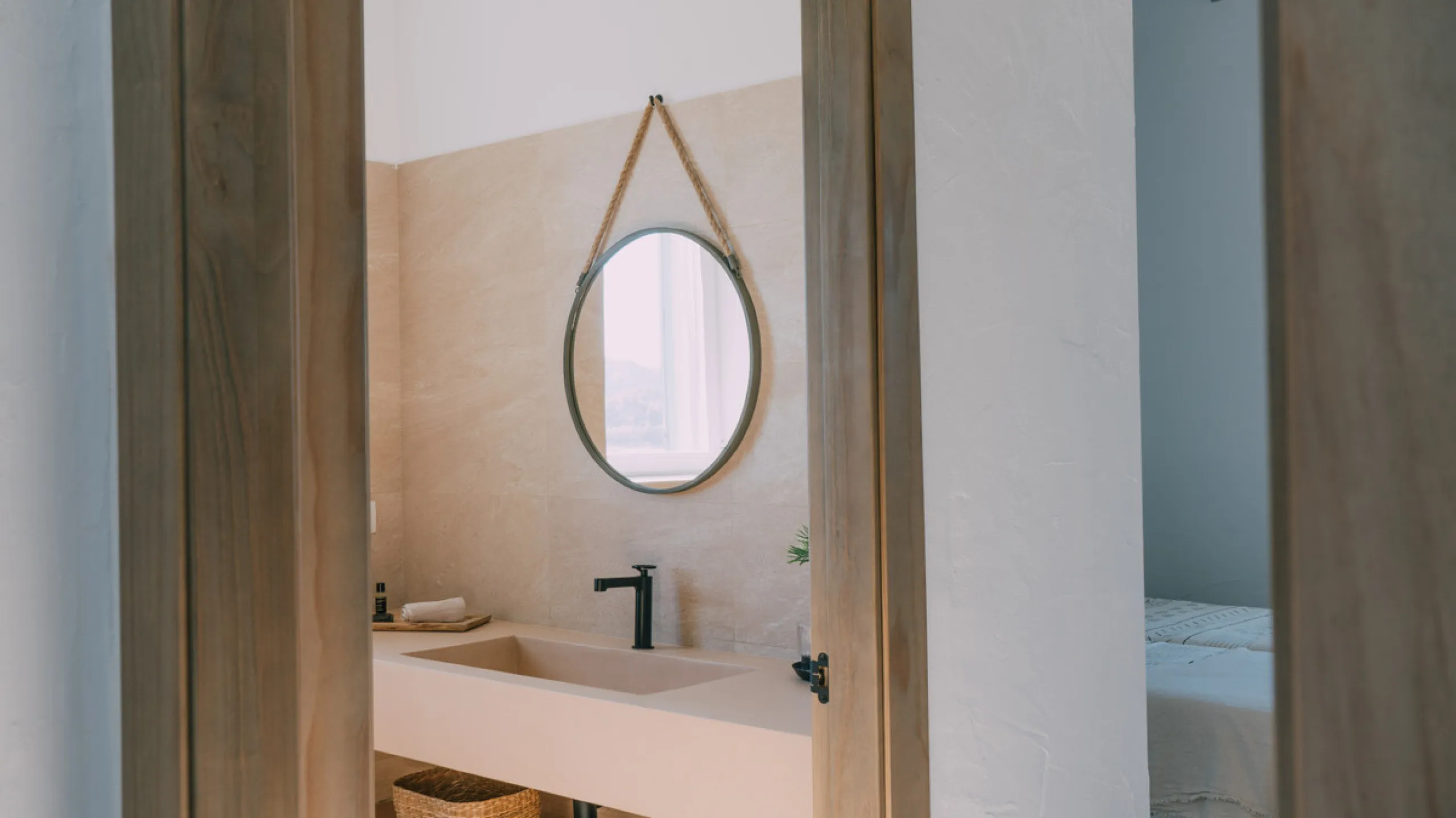 Set on a vast 270,000 m² estate near Ardales and the popular Caminito del Rey, this stunning cortijo blends recent renovations with preserved traditional features—thick stone walls, wooden beams, and classic doors—offering comfort without compromising cha