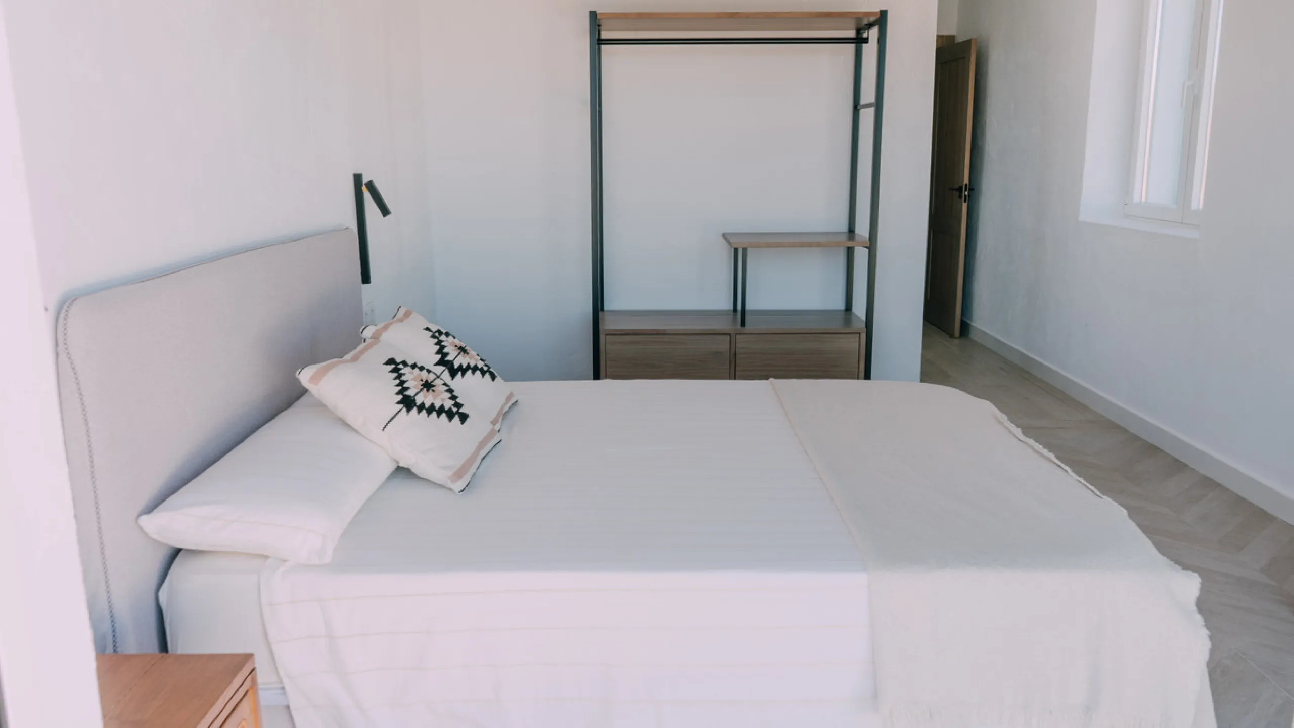 Set on a vast 270,000 m² estate near Ardales and the popular Caminito del Rey, this stunning cortijo blends recent renovations with preserved traditional features—thick stone walls, wooden beams, and classic doors—offering comfort without compromising cha