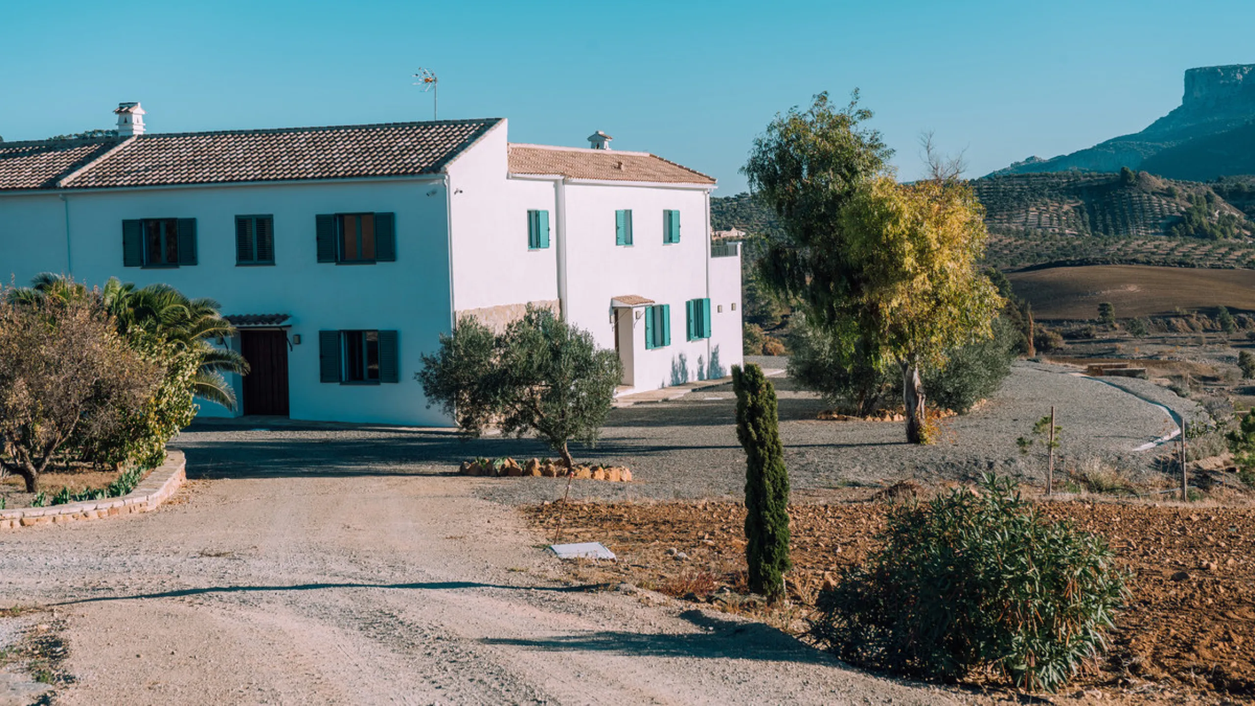 Set on a vast 270,000 m² estate near Ardales and the popular Caminito del Rey, this stunning cortijo blends recent renovations with preserved traditional features—thick stone walls, wooden beams, and classic doors—offering comfort without compromising cha