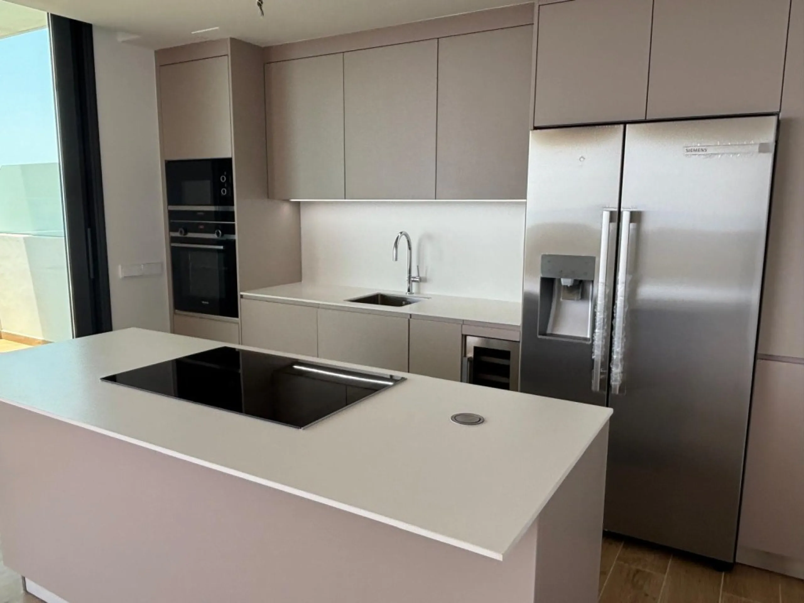 Apartment - Middle Floor Apartment в продаже в Fuengirola, Málaga. В доме 2 спален и 2 ванных комнат. Площадь дома 150 м²