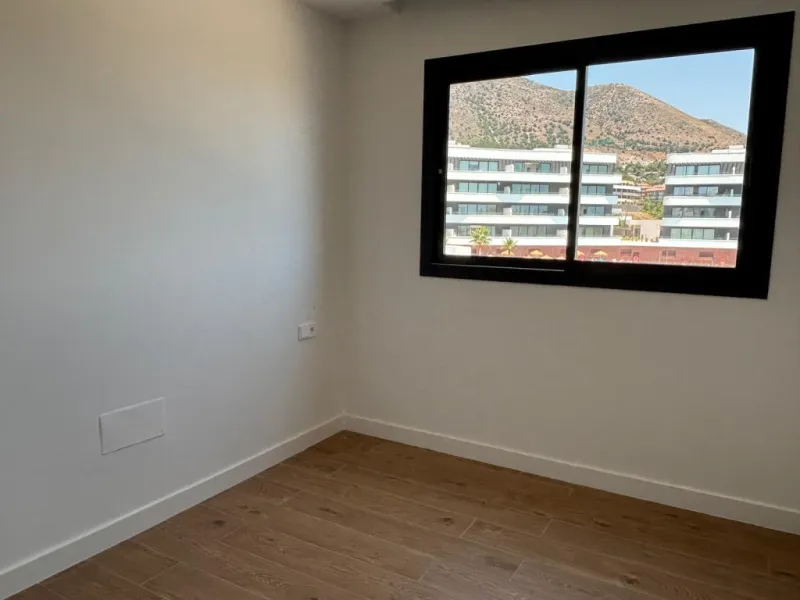 Apartment - Middle Floor Apartment в продаже в Fuengirola, Málaga. В доме 2 спален и 2 ванных комнат. Площадь дома 150 м²