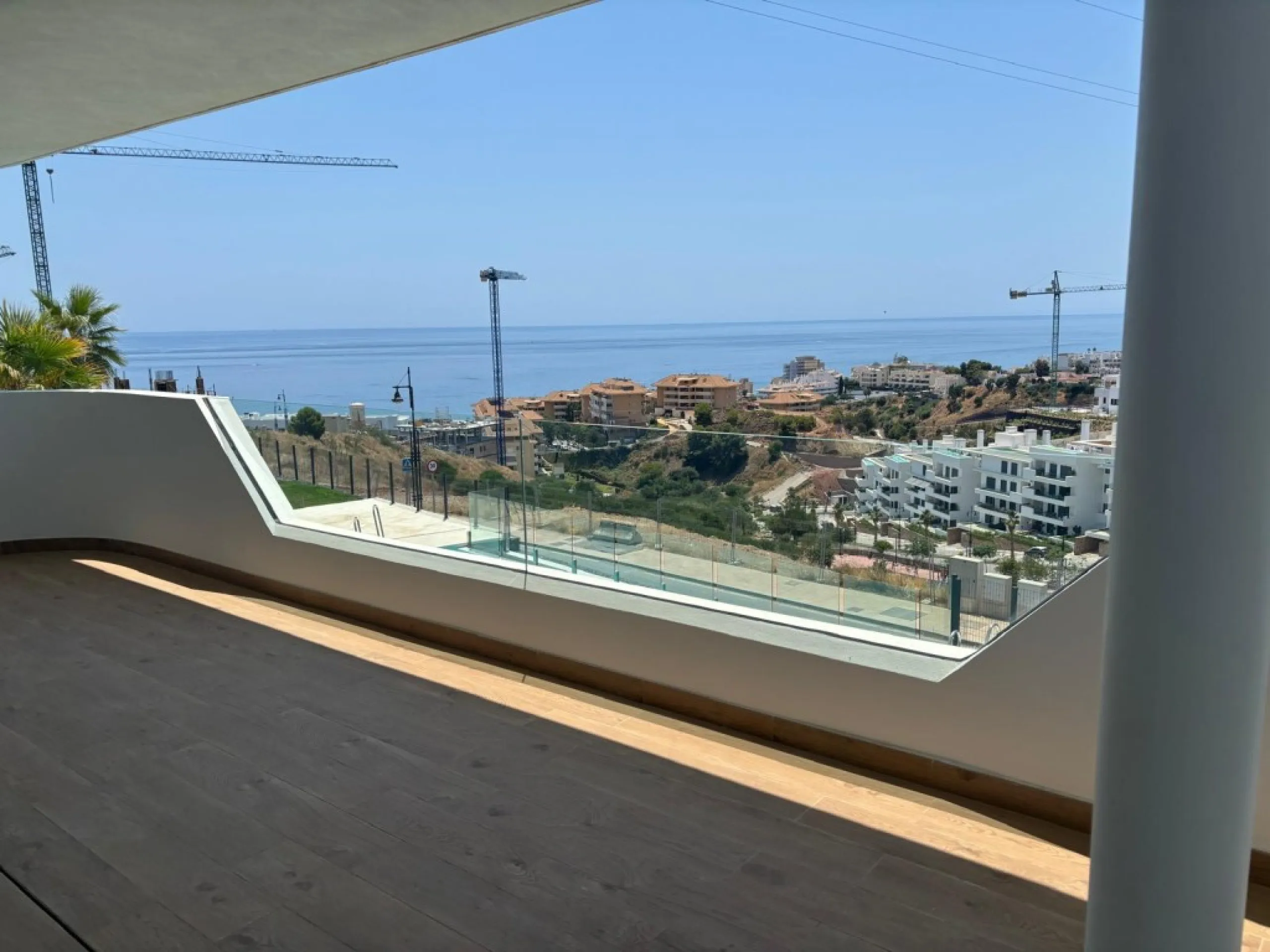 Apartment - Middle Floor Apartment в продаже в Fuengirola, Málaga. В доме 2 спален и 2 ванных комнат. Площадь дома 150 м²
