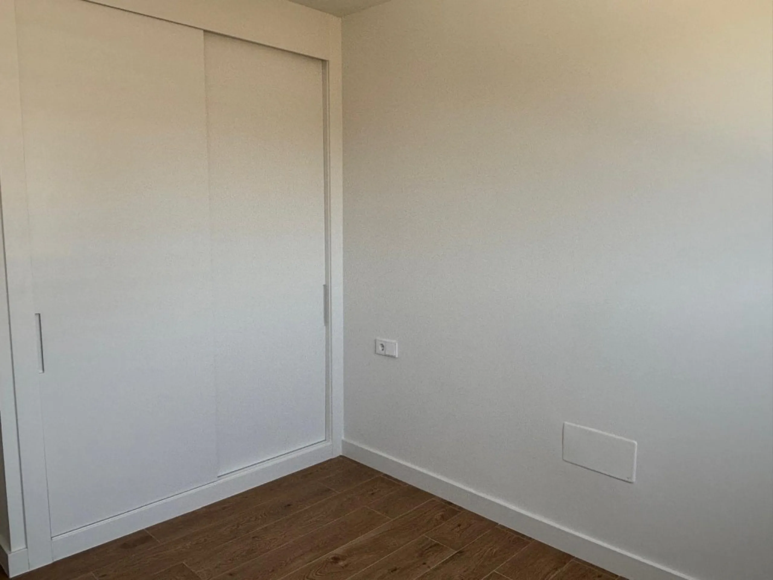 Apartment - Middle Floor Apartment в продаже в Fuengirola, Málaga. В доме 2 спален и 2 ванных комнат. Площадь дома 150 м²