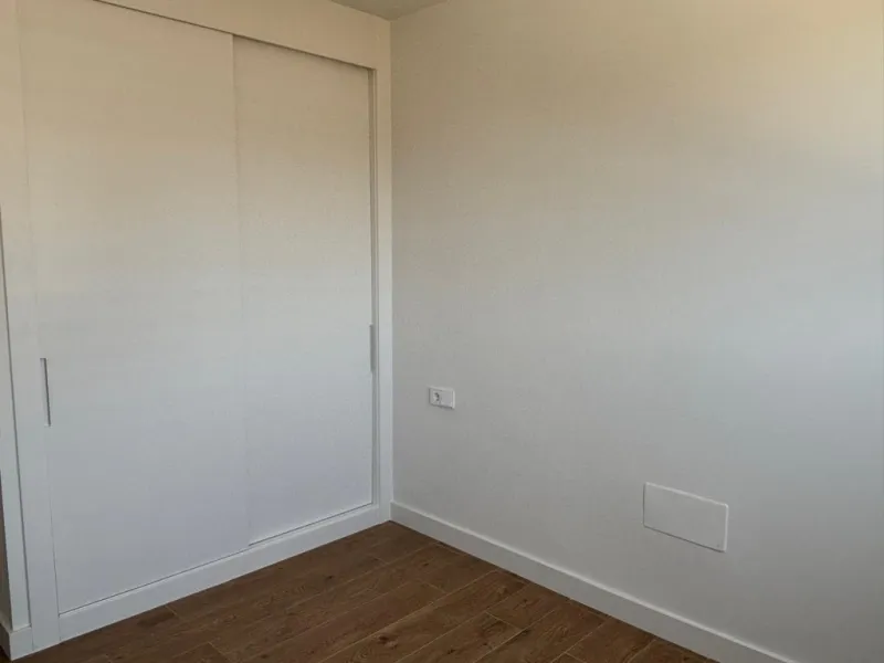 Apartment - Middle Floor Apartment в продаже в Fuengirola, Málaga. В доме 2 спален и 2 ванных комнат. Площадь дома 150 м²
