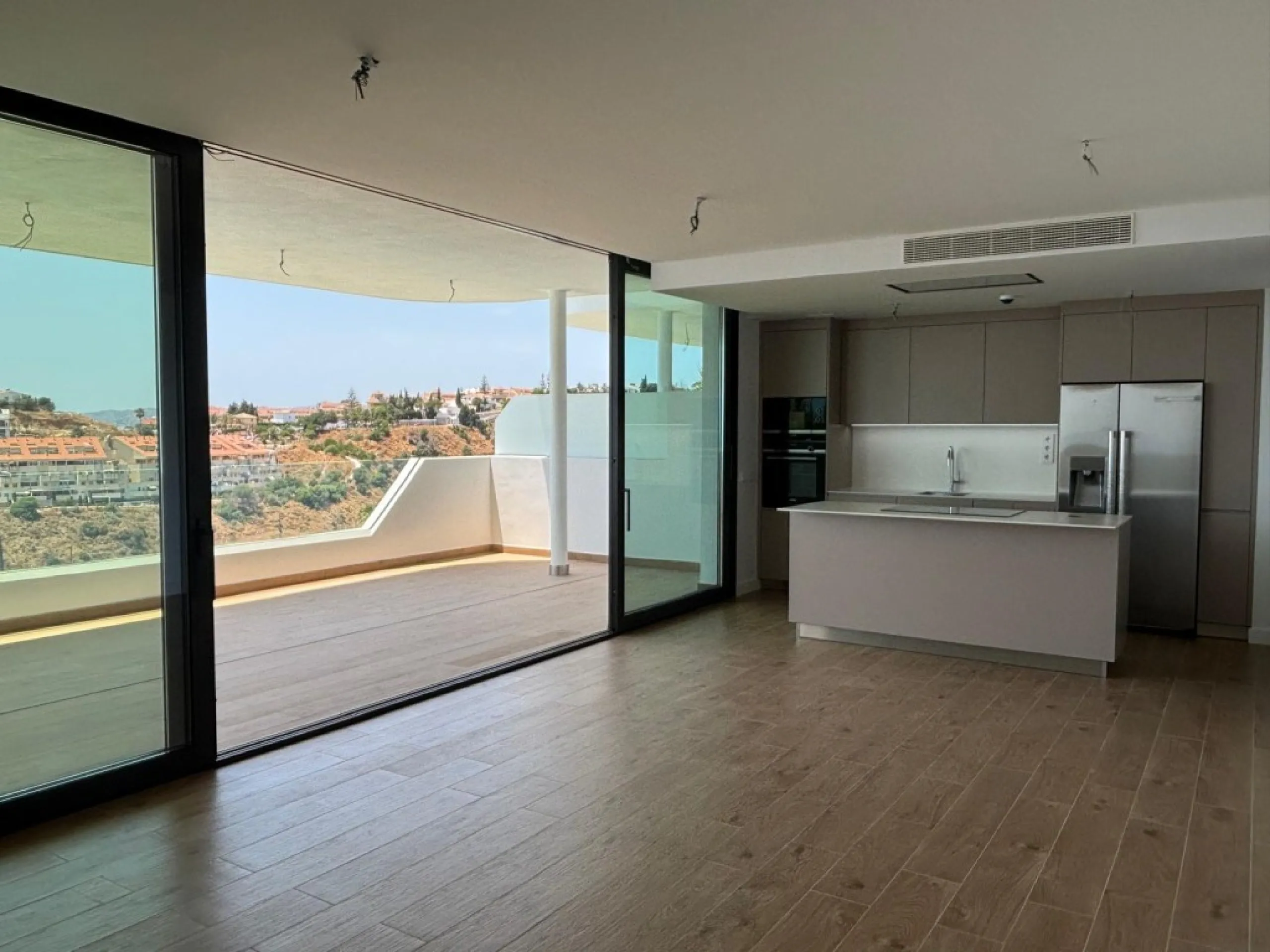 Apartment - Middle Floor Apartment в продаже в Fuengirola, Málaga. В доме 2 спален и 2 ванных комнат. Площадь дома 150 м²
