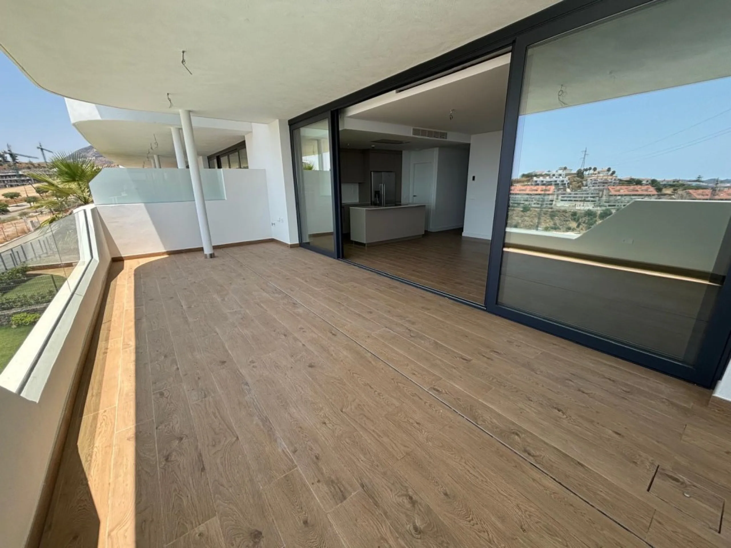 Apartment - Middle Floor Apartment в продаже в Fuengirola, Málaga. В доме 2 спален и 2 ванных комнат. Площадь дома 150 м²