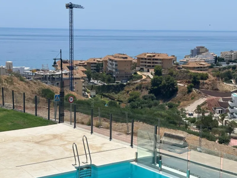 Apartment - Middle Floor Apartment в продаже в Fuengirola, Málaga. В доме 2 спален и 2 ванных комнат. Площадь дома 150 м²