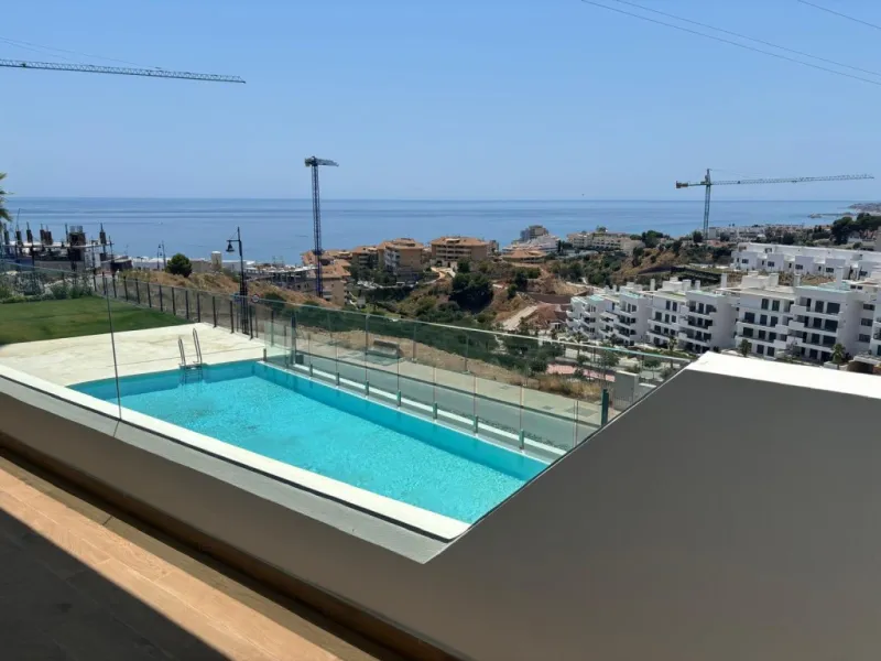 Apartment - Middle Floor Apartment в продаже в Fuengirola, Málaga. В доме 2 спален и 2 ванных комнат. Площадь дома 150 м²