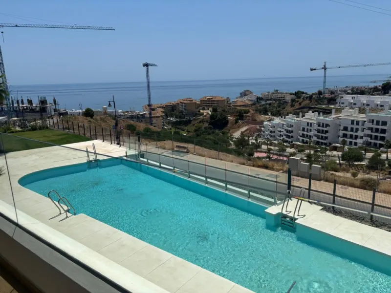 Apartment - Middle Floor Apartment в продаже в Fuengirola, Málaga. В доме 2 спален и 2 ванных комнат. Площадь дома 150 м²