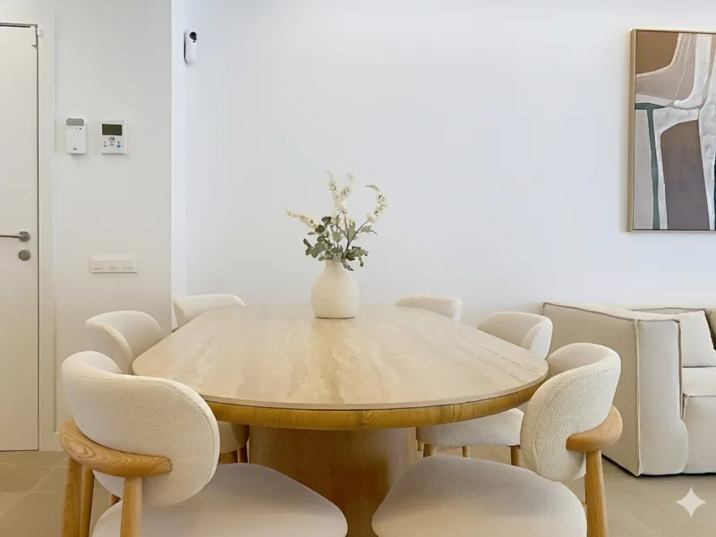 Located in Las Mesas, one of the most sought-after and rapidly expanding residential areas in the city of Estepona, this elegant elevated ground floor apartment combines contemporary design, comfort, and a privileged location. Just a 10-minute walk from t