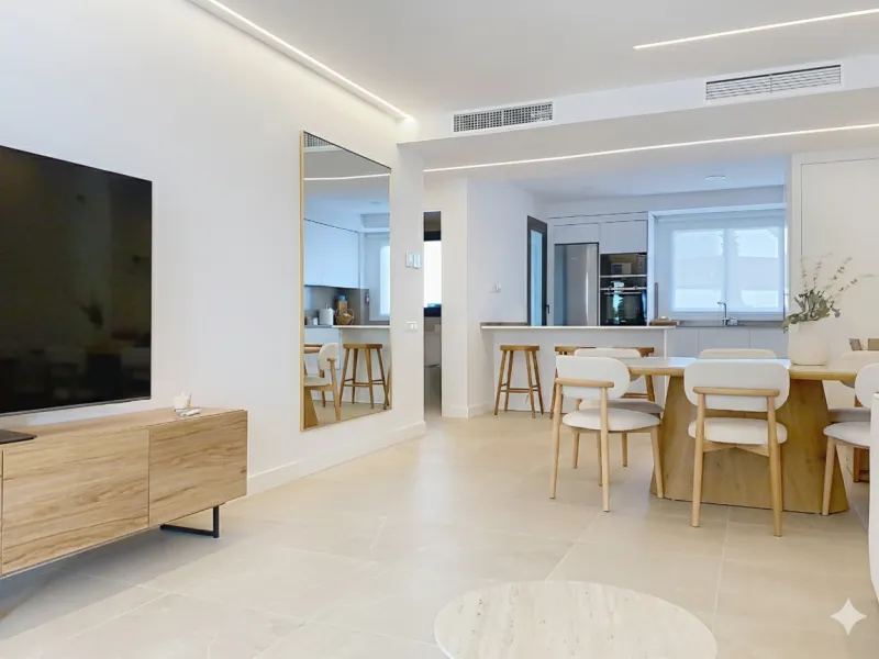 Located in Las Mesas, one of the most sought-after and rapidly expanding residential areas in the city of Estepona, this elegant elevated ground floor apartment combines contemporary design, comfort, and a privileged location. Just a 10-minute walk from t