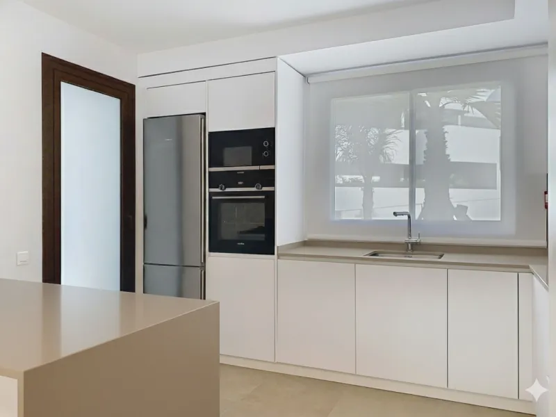 Located in Las Mesas, one of the most sought-after and rapidly expanding residential areas in the city of Estepona, this elegant elevated ground floor apartment combines contemporary design, comfort, and a privileged location. Just a 10-minute walk from t