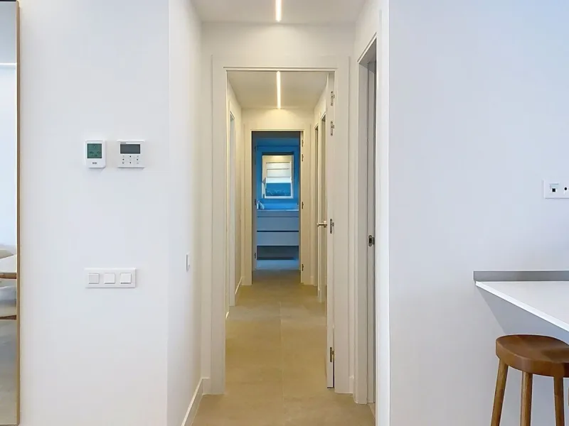 Located in Las Mesas, one of the most sought-after and rapidly expanding residential areas in the city of Estepona, this elegant elevated ground floor apartment combines contemporary design, comfort, and a privileged location. Just a 10-minute walk from t