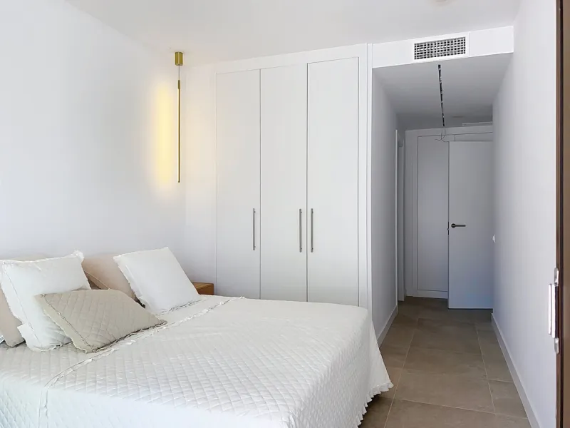Located in Las Mesas, one of the most sought-after and rapidly expanding residential areas in the city of Estepona, this elegant elevated ground floor apartment combines contemporary design, comfort, and a privileged location. Just a 10-minute walk from t
