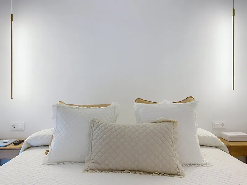 Located in Las Mesas, one of the most sought-after and rapidly expanding residential areas in the city of Estepona, this elegant elevated ground floor apartment combines contemporary design, comfort, and a privileged location. Just a 10-minute walk from t