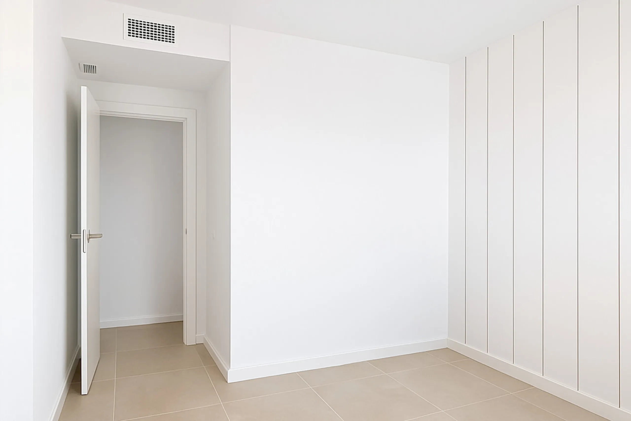 Located in Las Mesas, one of the most sought-after and rapidly expanding residential areas in the city of Estepona, this elegant elevated ground floor apartment combines contemporary design, comfort, and a privileged location. Just a 10-minute walk from t