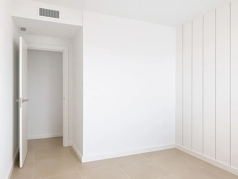 Located in Las Mesas, one of the most sought-after and rapidly expanding residential areas in the city of Estepona, this elegant elevated ground floor apartment combines contemporary design, comfort, and a privileged location. Just a 10-minute walk from t