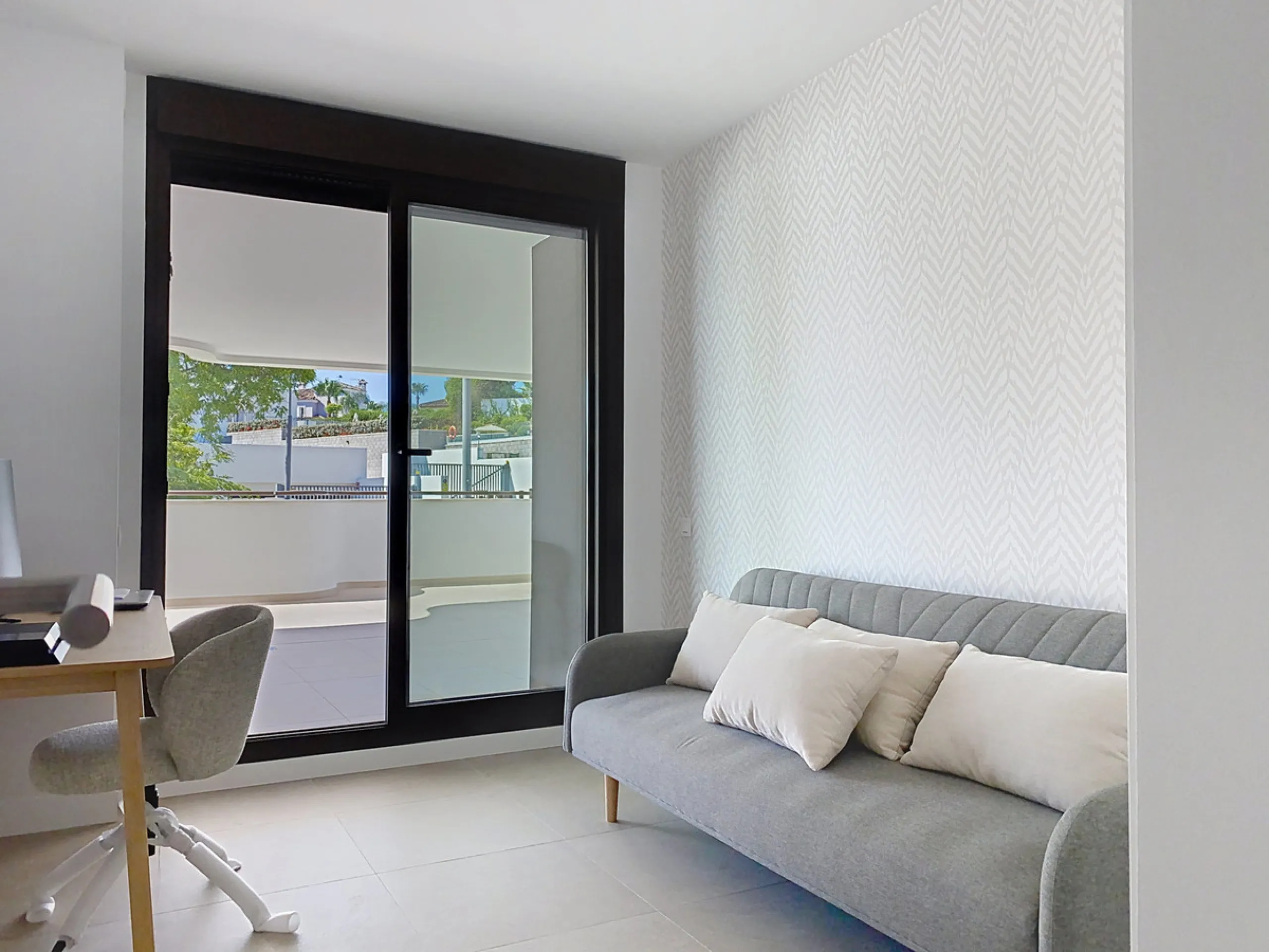 Located in Las Mesas, one of the most sought-after and rapidly expanding residential areas in the city of Estepona, this elegant elevated ground floor apartment combines contemporary design, comfort, and a privileged location. Just a 10-minute walk from t