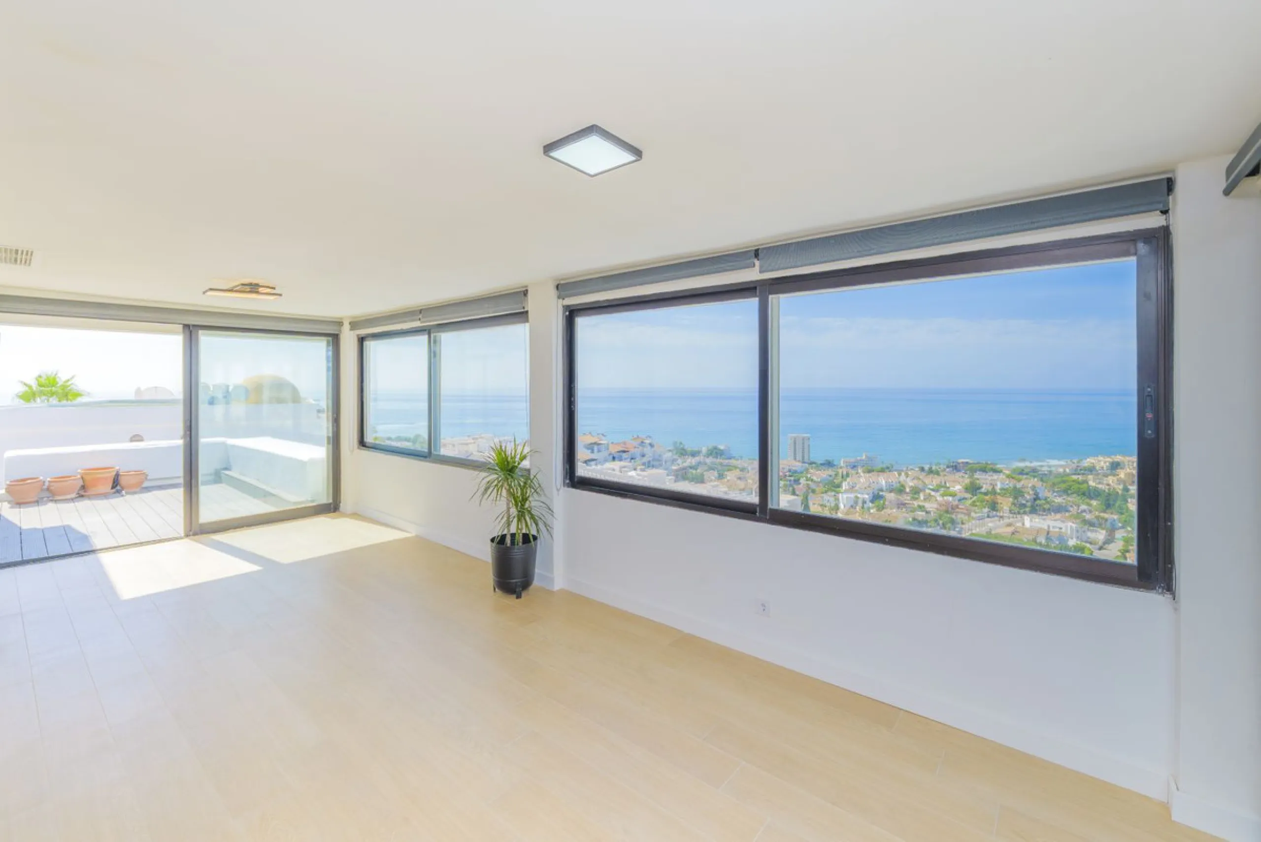 Apartment - Penthouse в продаже в Mijas, Málaga. В доме 3 спален и 2 ванных комнат. Площадь дома 115 м²