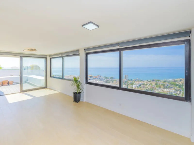 Apartment - Penthouse в продаже в Mijas, Málaga. В доме 3 спален и 2 ванных комнат. Площадь дома 115 м²