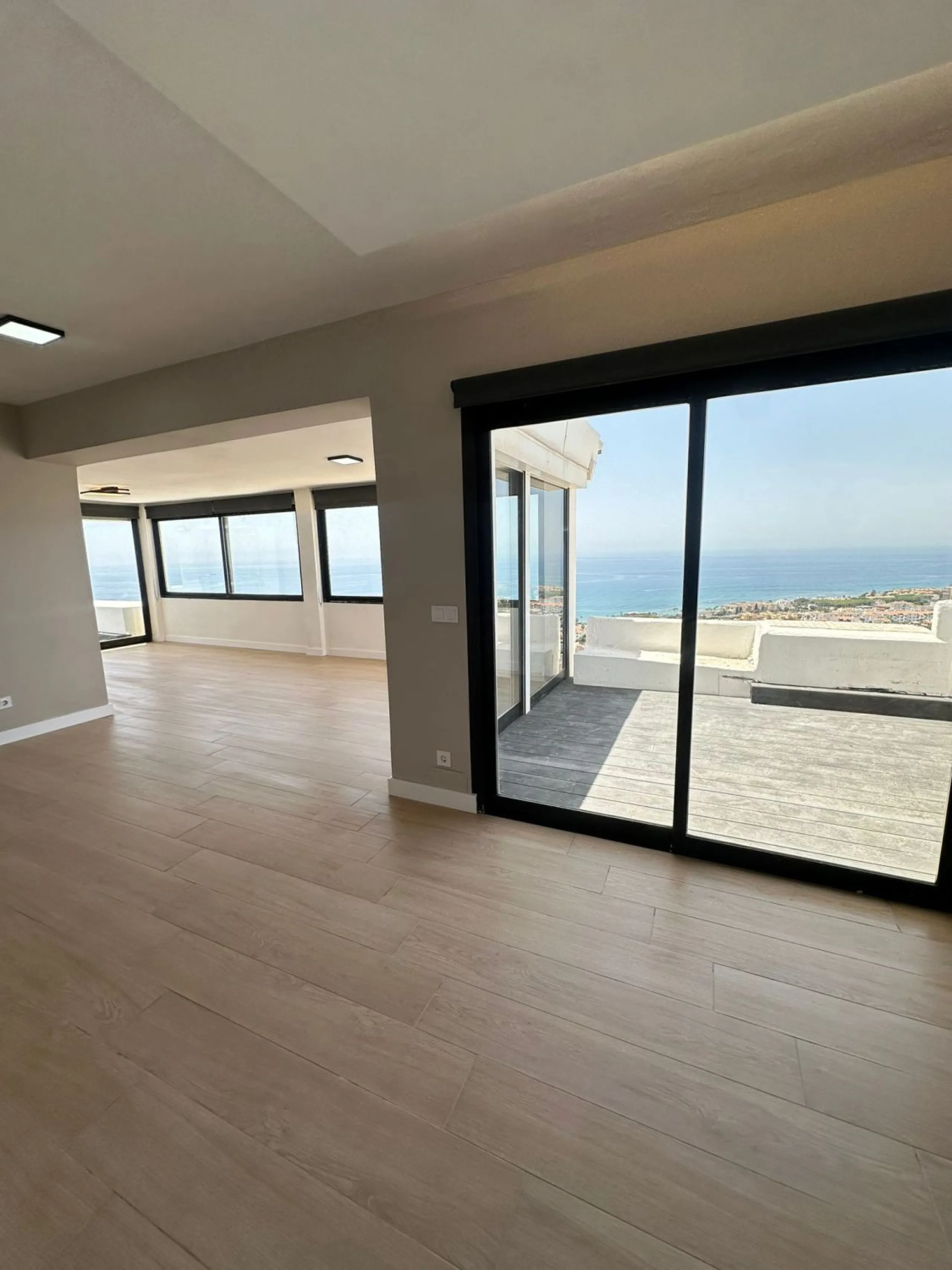 Apartment - Penthouse в продаже в Mijas, Málaga. В доме 3 спален и 2 ванных комнат. Площадь дома 115 м²