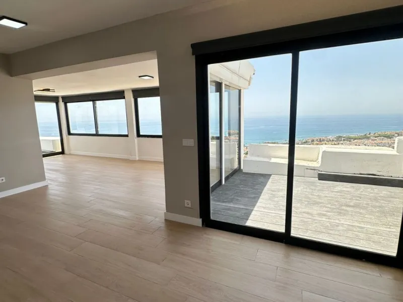 Apartment - Penthouse в продаже в Mijas, Málaga. В доме 3 спален и 2 ванных комнат. Площадь дома 115 м²