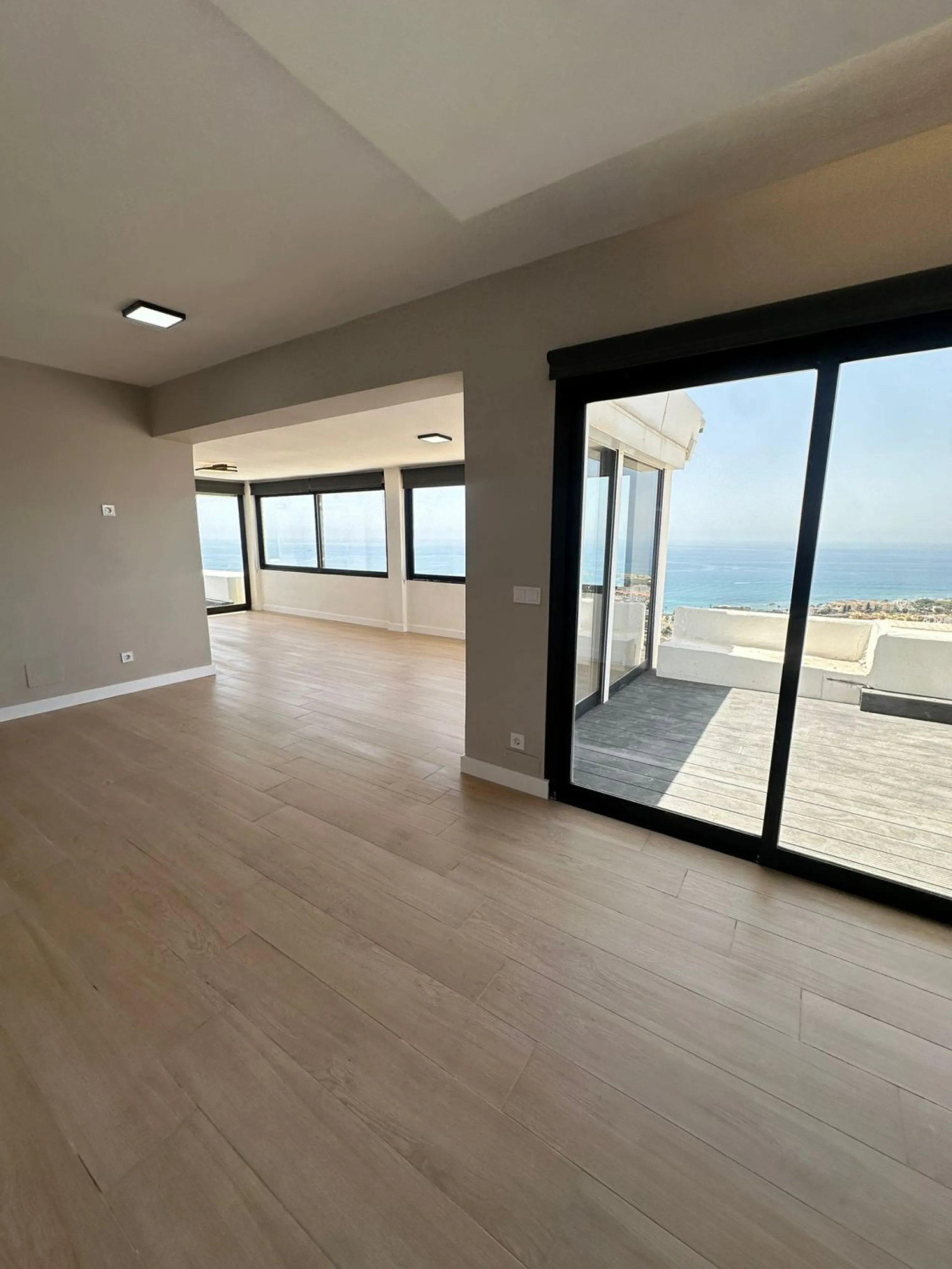 Apartment - Penthouse в продаже в Mijas, Málaga. В доме 3 спален и 2 ванных комнат. Площадь дома 115 м²