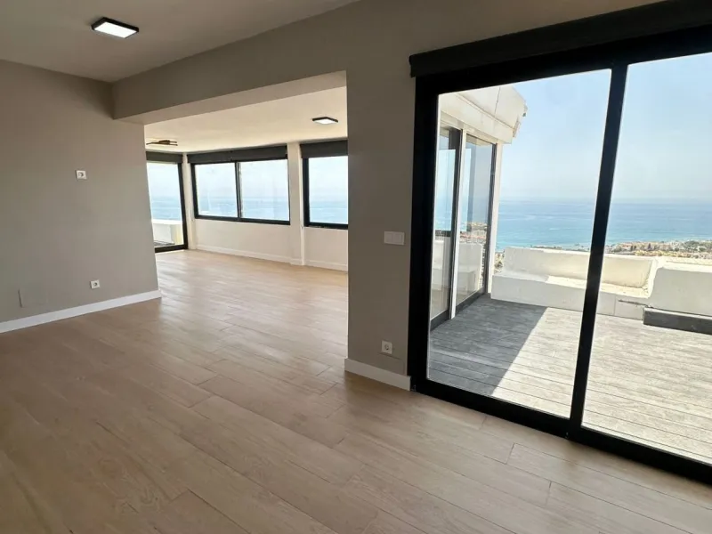 Apartment - Penthouse в продаже в Mijas, Málaga. В доме 3 спален и 2 ванных комнат. Площадь дома 115 м²