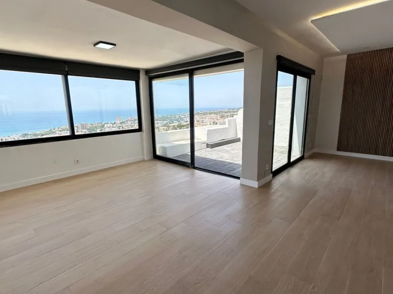 Apartment - Penthouse в продаже в Mijas, Málaga. В доме 3 спален и 2 ванных комнат. Площадь дома 115 м²