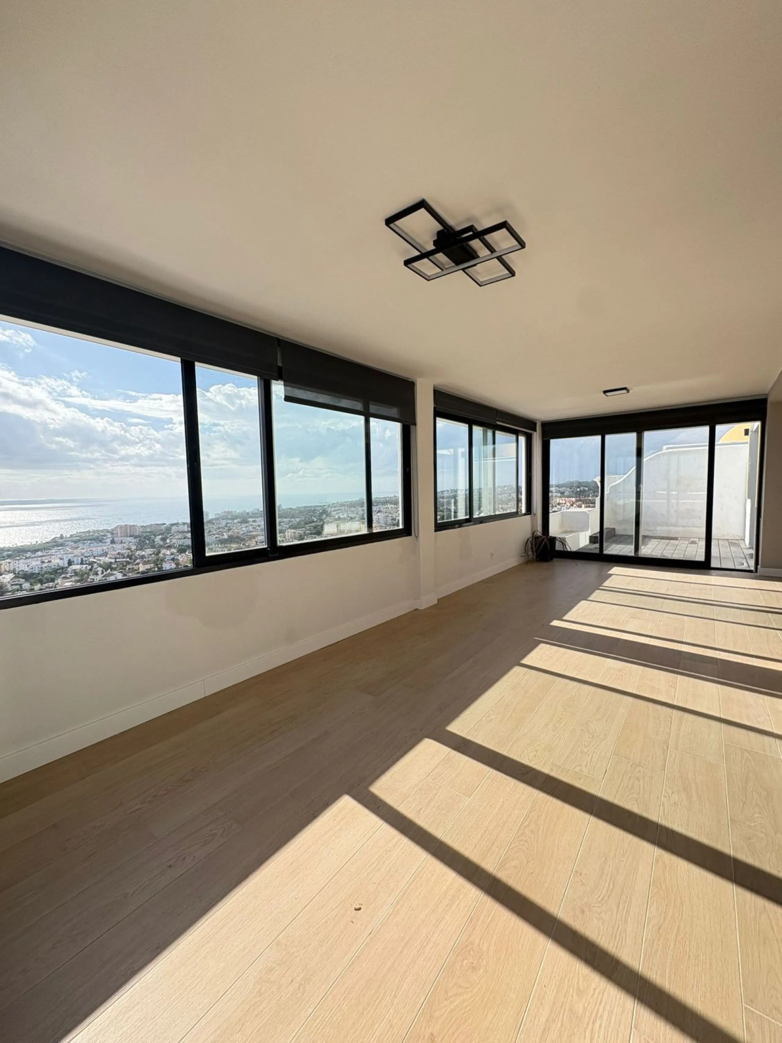 Apartment - Penthouse в продаже в Mijas, Málaga. В доме 3 спален и 2 ванных комнат. Площадь дома 115 м²