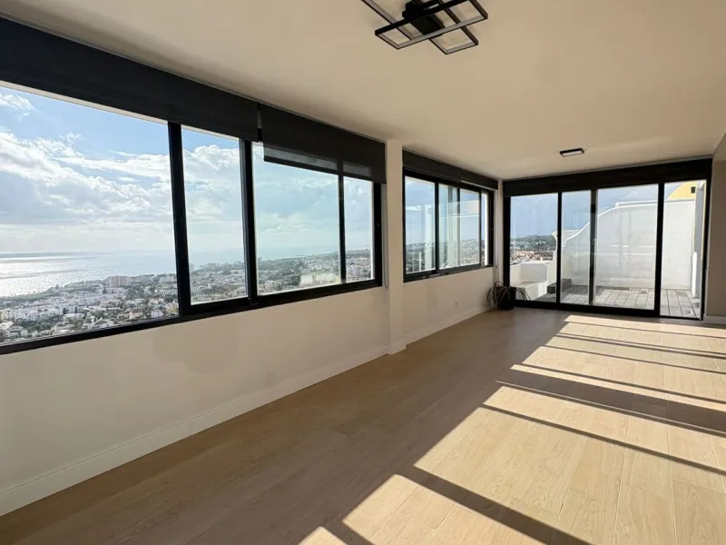 Apartment - Penthouse в продаже в Mijas, Málaga. В доме 3 спален и 2 ванных комнат. Площадь дома 115 м²