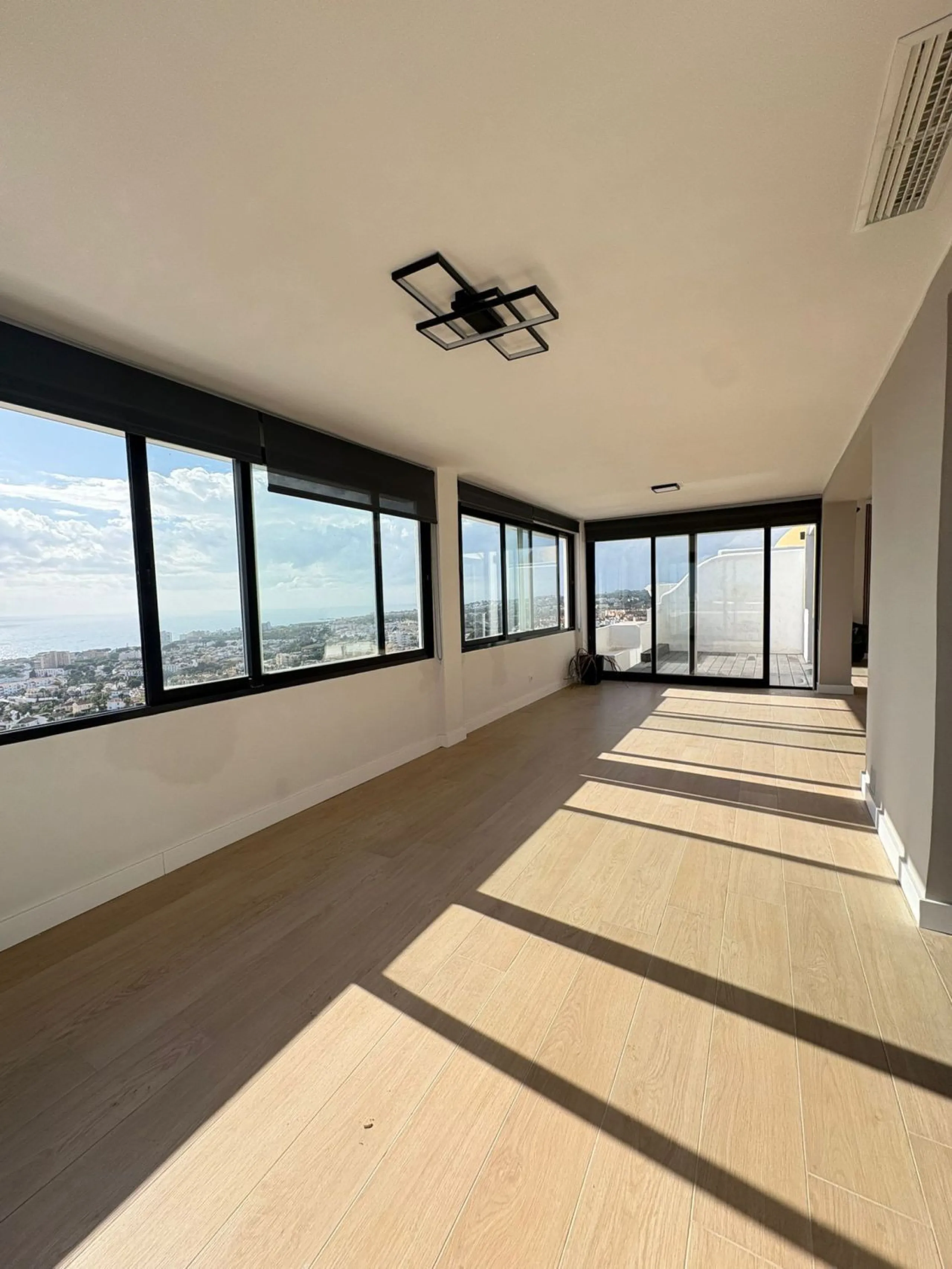 Apartment - Penthouse в продаже в Mijas, Málaga. В доме 3 спален и 2 ванных комнат. Площадь дома 115 м²
