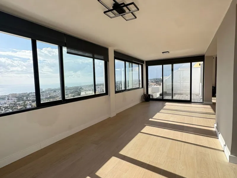 Apartment - Penthouse в продаже в Mijas, Málaga. В доме 3 спален и 2 ванных комнат. Площадь дома 115 м²