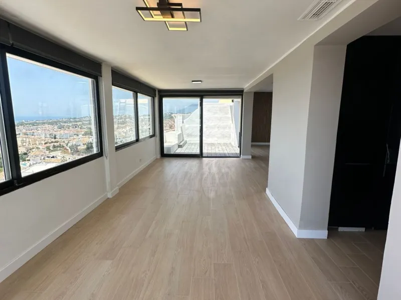Apartment - Penthouse в продаже в Mijas, Málaga. В доме 3 спален и 2 ванных комнат. Площадь дома 115 м²